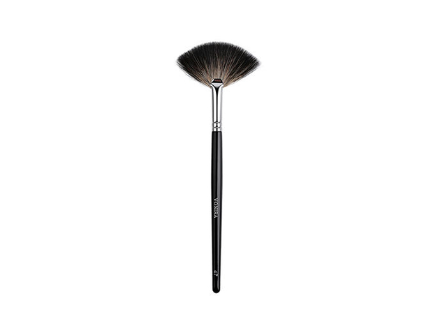 High-quality Small Fan Cosmetics Makeup Brush